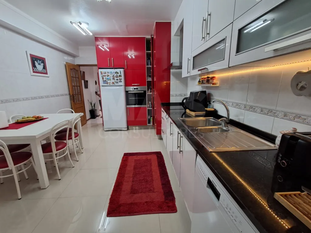 Partially Renovated 2-Bedroom Apartment in Turquel with Garage and Elevator