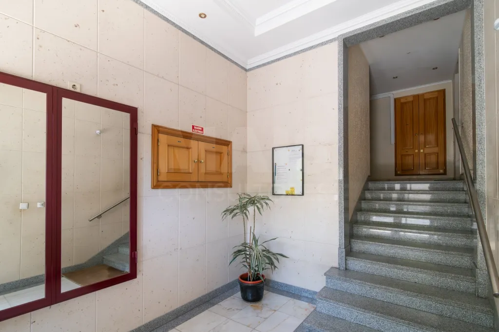 3-Bedroom Apartment in Linda-a-Velha