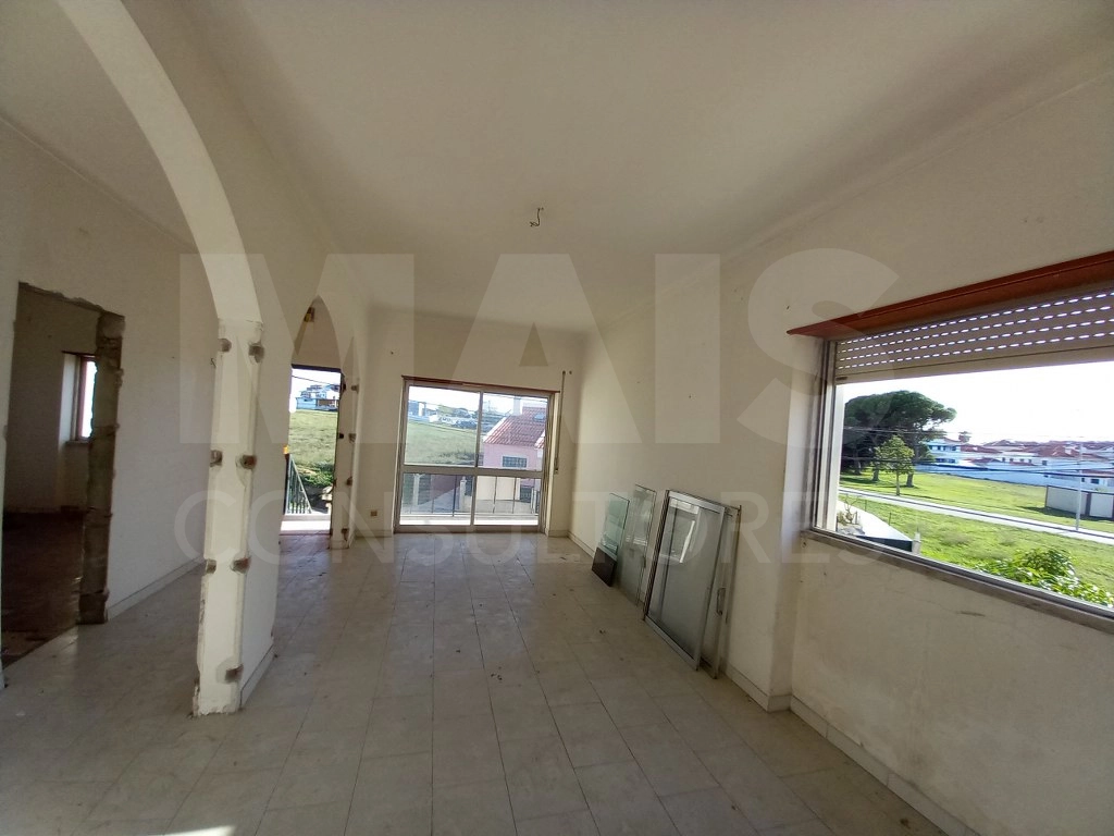 Moradia Bi Familiar com entradas independentes