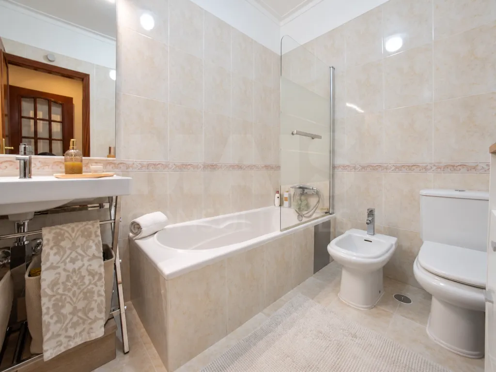 T3 no Carregado com excelentes areas com varanda e parqueamento