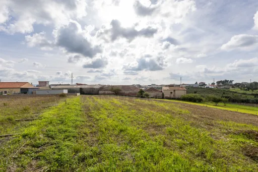 Moradia Térrea para Reabilitar com Terreno, Vista Mar e Vista Sítio da Nazaré – Bárrio, Alcobaça