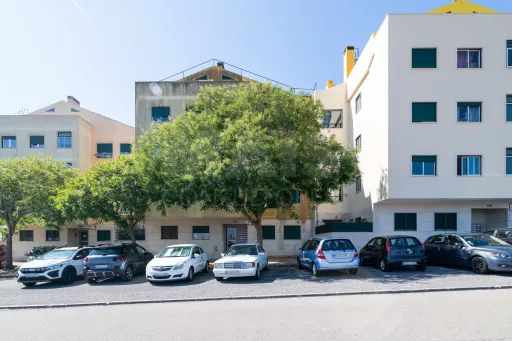 Excellent 2-bedr. apartment in quiet, upmarket area