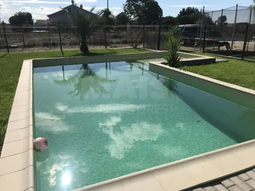 Quinta com moradia T4, piscina e anexos a 35 mint de Lisboa