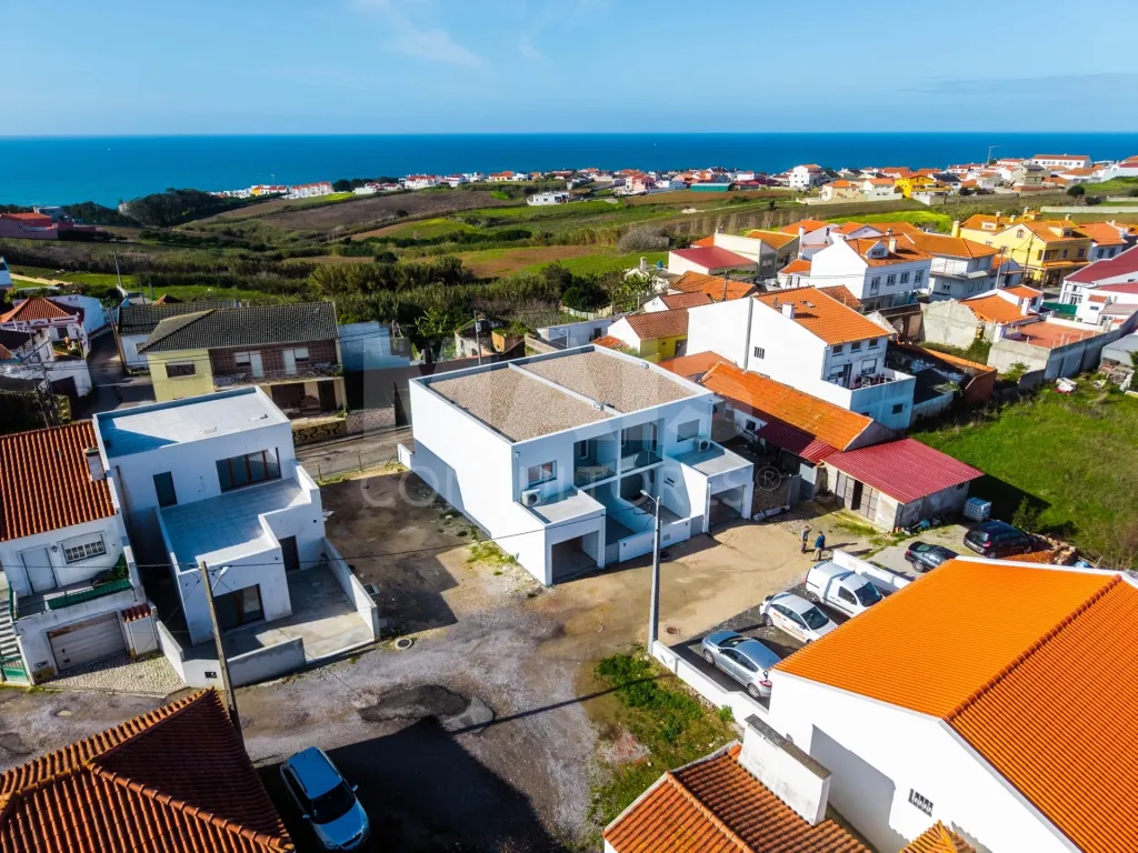 Moradia T3+1 Garagem, Logradouro e Vista Mar
