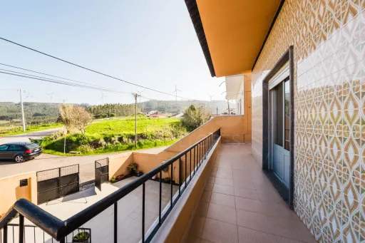 5-bedr. house with garage and warehouse
