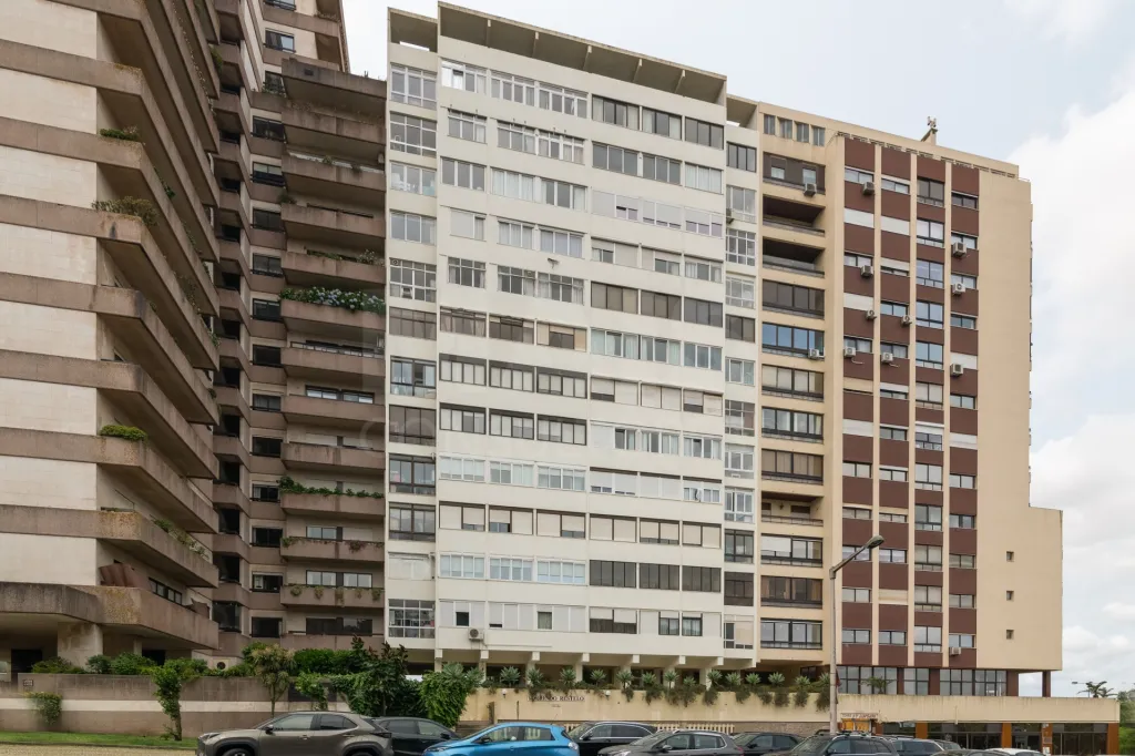 Apartamento T4 nas Torres do Restelo