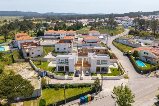 Moradia T3 (3 Suítes) com piscina e jardim - Salir do Porto