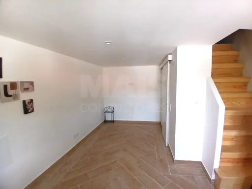 Moradia Totalmente Renovada com Logradouro e Churrasqueira | Refúgio de Tranquilidade a 15 Minutos de Alenquer