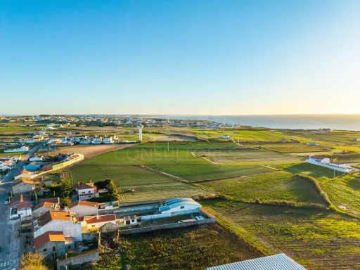 4 bedroom villa with pool 1.800m from Consolação beach