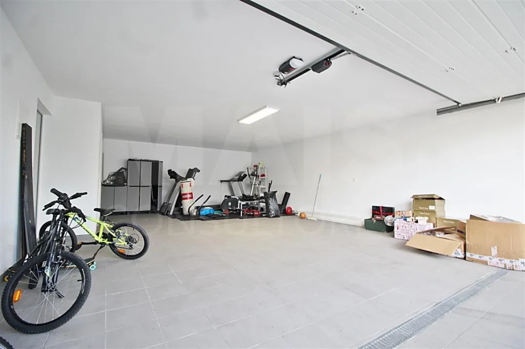 Moradia T4+1 com Quintal e Espaço para Piscina | Famões (Pontinha)
