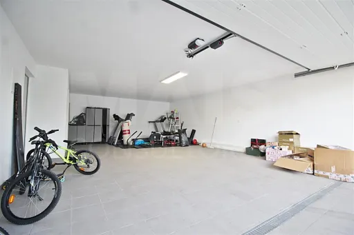 Moradia T4+1 com Quintal e Espaço para Piscina | Famões (Pontinha)