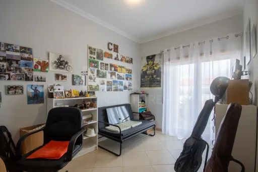 Moradia Térrea T5 com Piscina e Vista Deslumbrante – Serra de Aire e Candeeiros