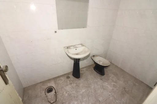 Prédio Centro Carregado / Lisboa
