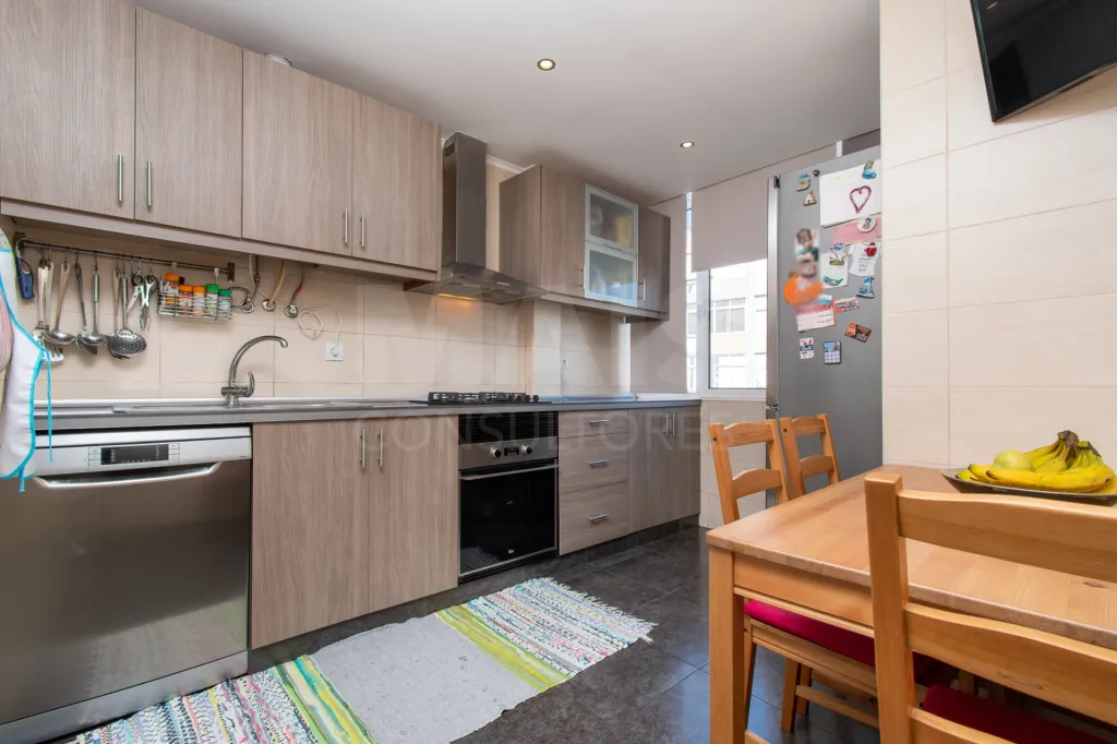 Apartamento T3 remodelado C/ elevador