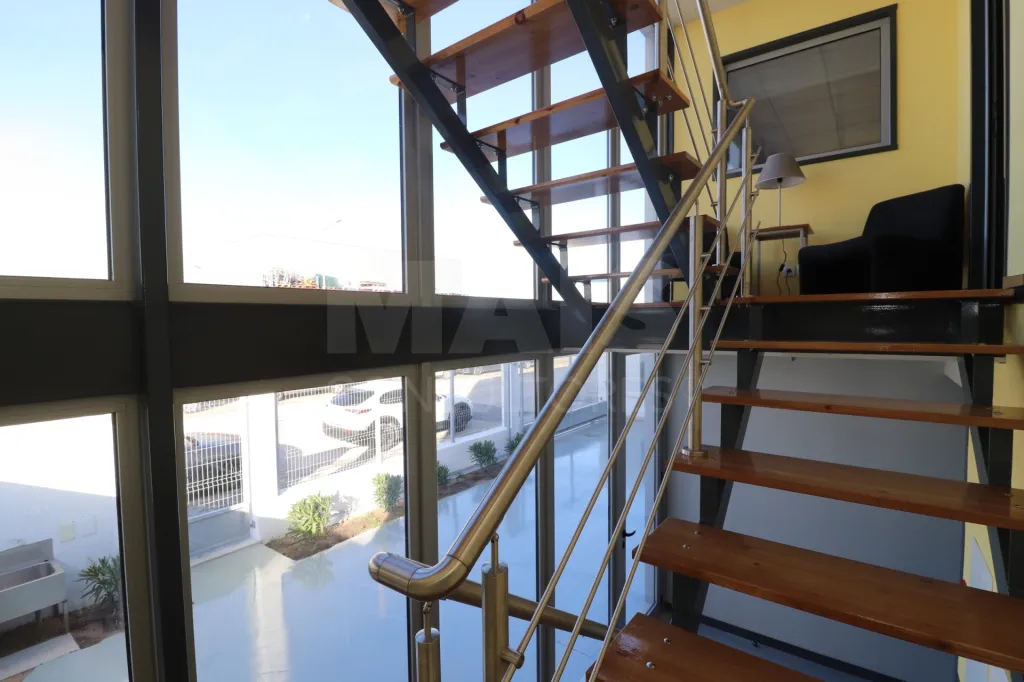 Pavilhão Industrial novo no Carregado com 624 m2 de Terreno e 312 m2 de Construção