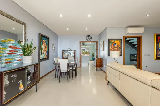 Moradia T4 com Vista Mar, Jacuzzi Panorâmico e Energia Solar | Lourinhã