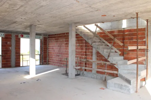 Moradia T3+1 junto praias | Garagem + logradouro privado | Terraço panorâmico sobre o mar