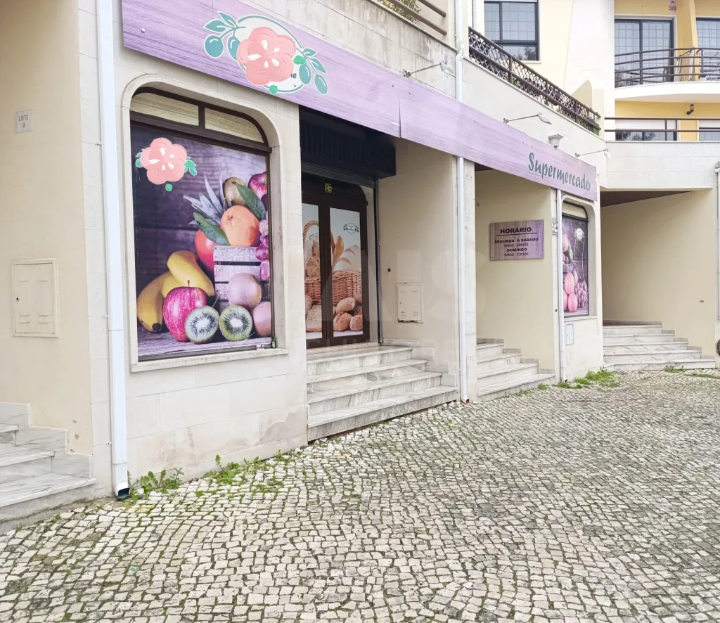 Supermarket for sale in Albarraque