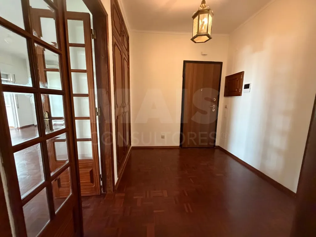 Apartamento T4 em Carnide
