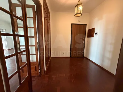 Apartamento T4 em Carnide