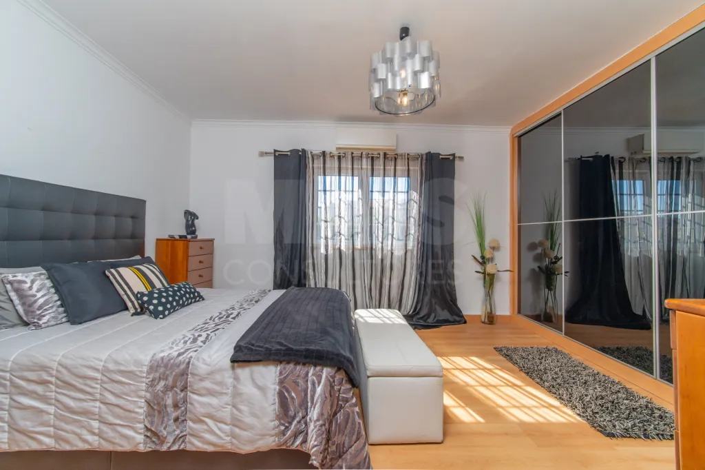 Moradia T2+2 totalmente remodelada com piscina aquecida no Porto Alto
