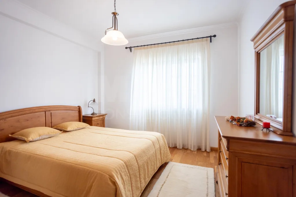 Apartamento T3 com excelente localização no Porto Alto