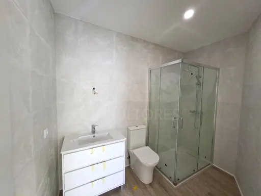Apartamento T1 Renovado em Atouguia da Baleia
