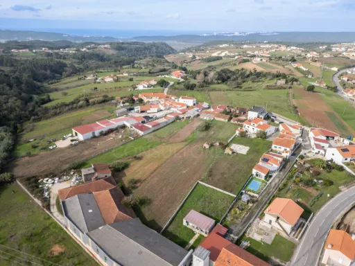 Moradia Térrea para Reabilitar com Terreno, Vista Mar e Vista Sítio da Nazaré – Bárrio, Alcobaça