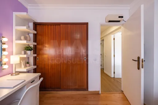 Apartamento T3 Renovado com Garagem Box – Cidade Nova, Caldas da Rainha