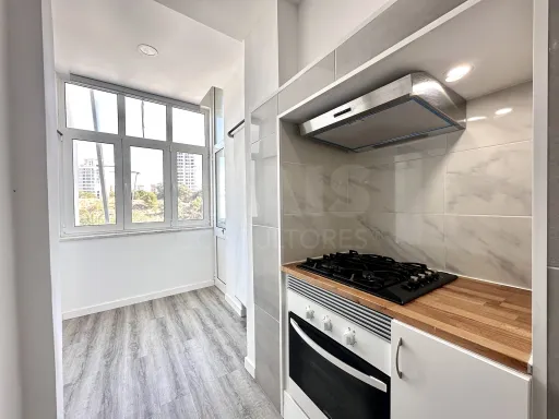 Apartamento T1 Totalmente Renovado Próximo à Rotunda do Areeiro