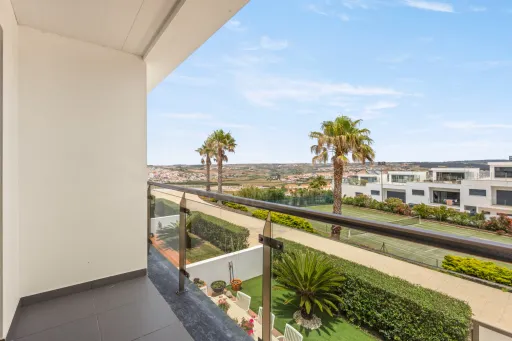 Moradia T4 com Vista Mar, Jacuzzi Panorâmico e Energia Solar | Lourinhã