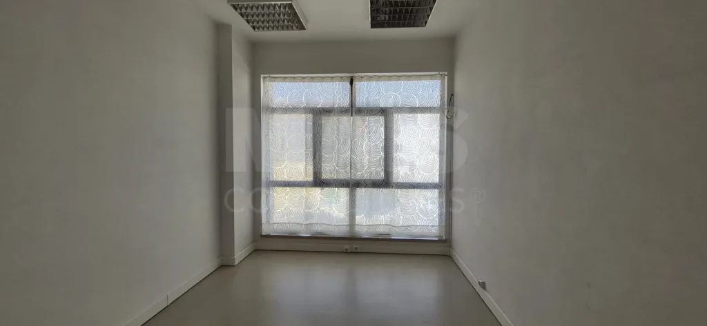 Loja/Escritório no centro da Benedita – com AC e potencial para T1