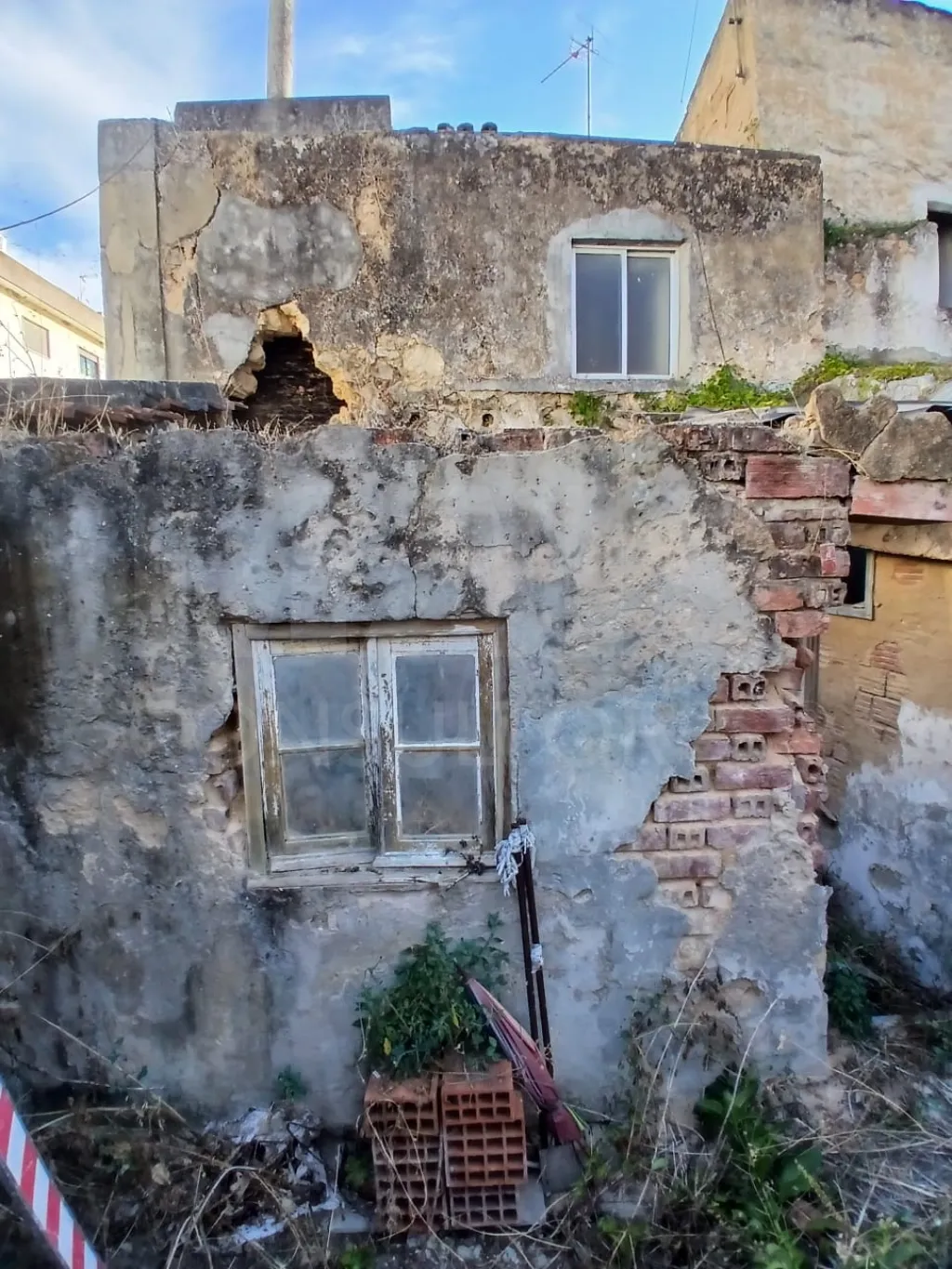 Moradia em Ruína com Excelente Potencial de Reconstrução em Vila Franca de Xira