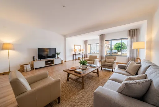 Apartamento T2 Semi-Novo | Terraço | Garagem | Bombarral