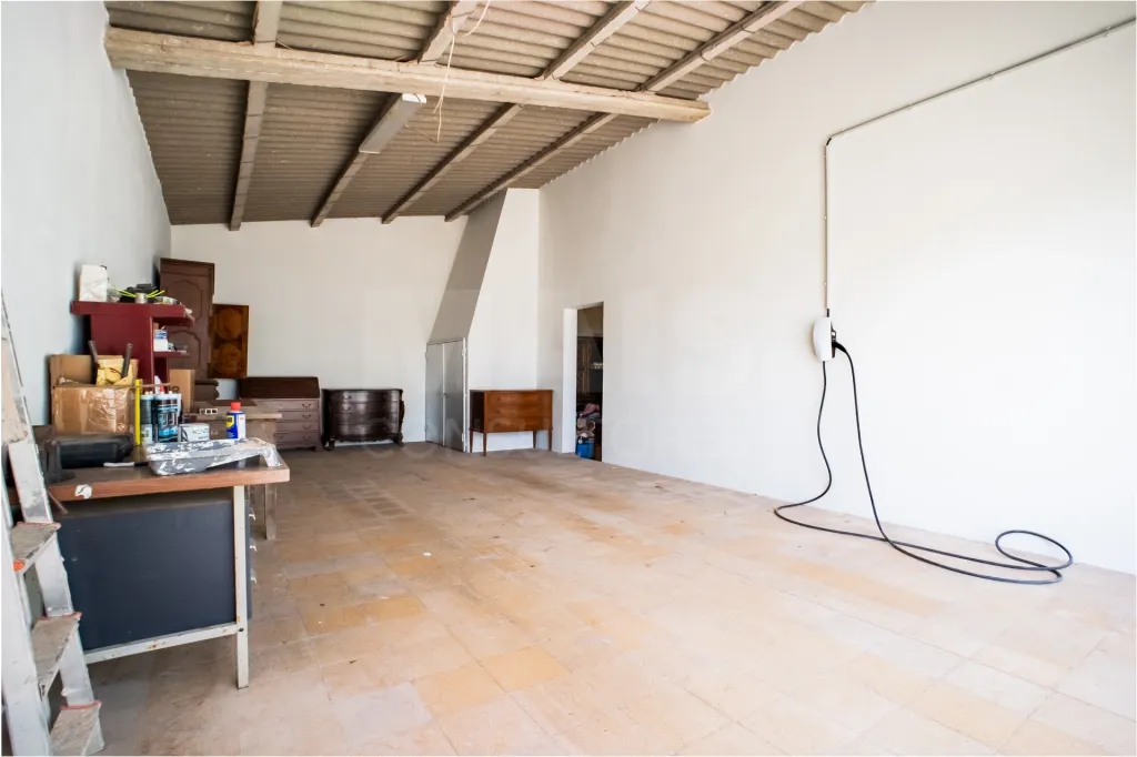 Quinta com mais de 23.000 m², piscina de água salgada e potencial de construção