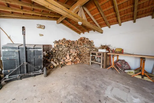 Propriedade única, a apenas 2 km de Alcobaça, com mais de 30.000 m² de terreno