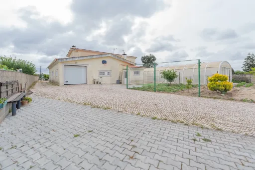 Moradia T3 com Piscina e Terreno de 7.320 m² – Privacidade, Sustentabilidade e Qualidade de Vida