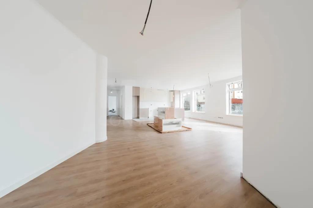 Loja de 214 m² com Potencial para Apartamento T4 ou Dois Apartamentos – Excelente Oportunidade de Investimento
