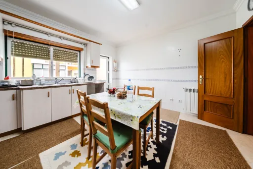 Apartamento T2, com elevador e estacionamento - Caldas da Rainha