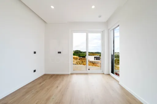 Moradia V3  moderna com piscina, vista de campo e excelente localização  Matas – Lourinhã