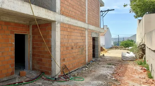 Moradia T4 c/ Suite, Jardim, Piscina & Parqueamento!