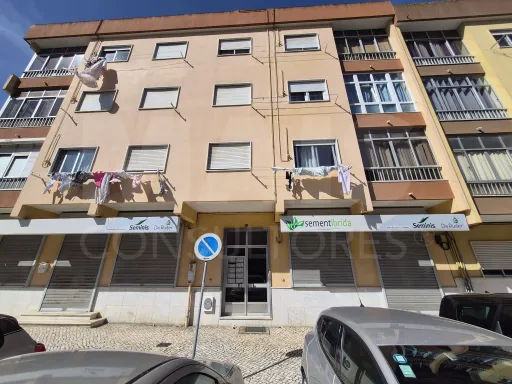 Apartamento de 3 Assoalhadas com Varanda na Serra da Mina