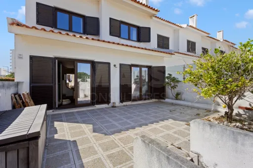 Moradia T4+2 com quintal no Baleal