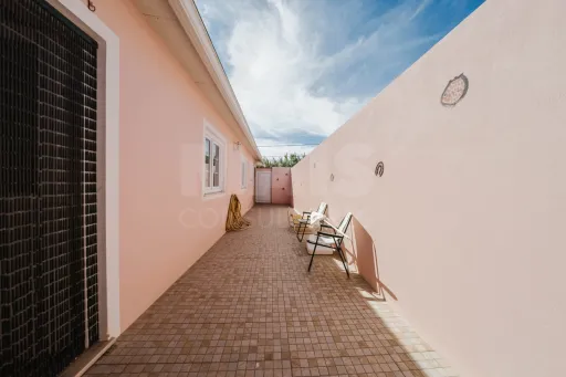 Moradia renovada em Peniche – junto à Marginal Norte