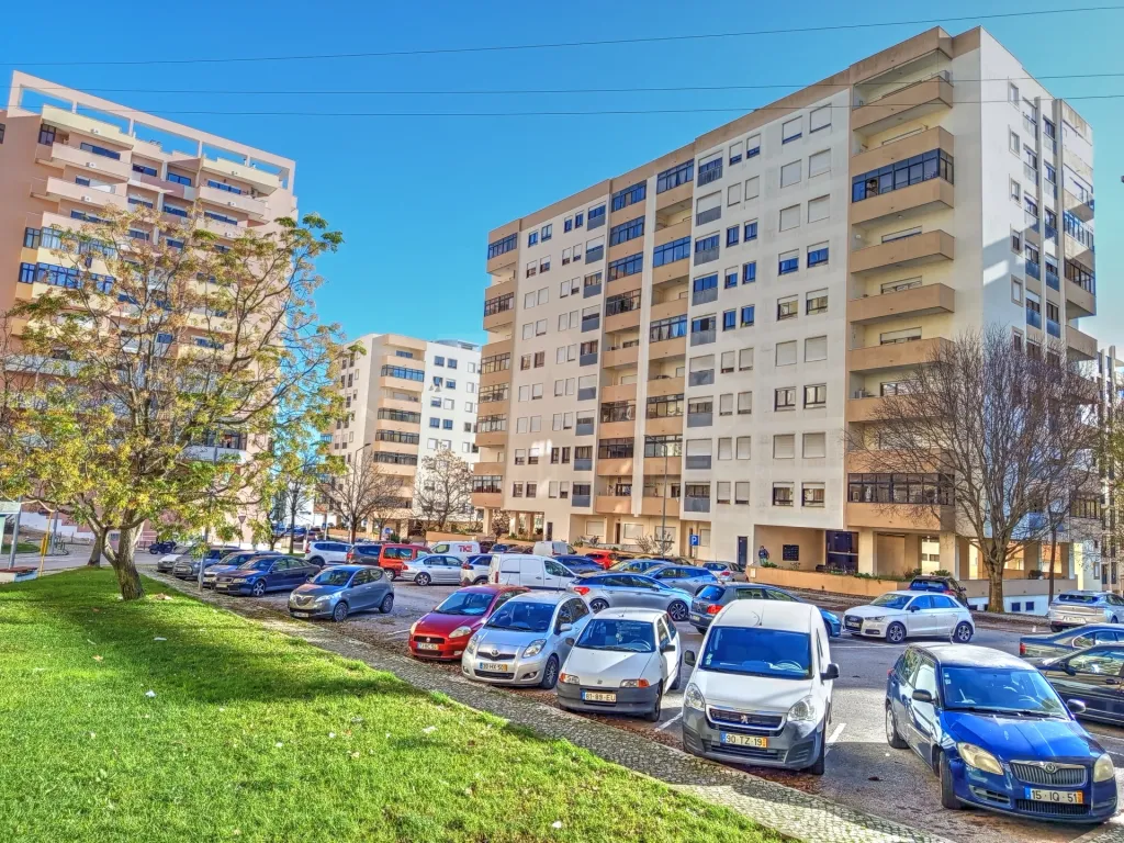 Apartamento T2 c/ Vista Rio, Elevador e Garagem em Box fechada!