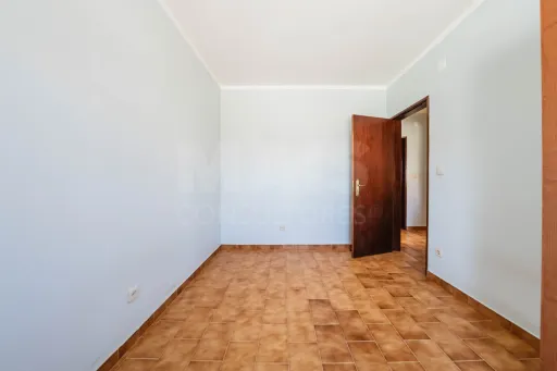 2-Bedroom Apartment with Private Backyards and Garage, 900 m from São Bernardino Beach