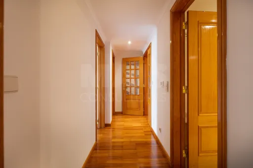 3-Bedroom Apartment in Linda-a-Velha