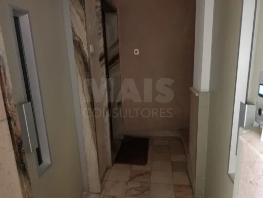 T2 em Carnide - Conforto, Luz e localização privilegiada.