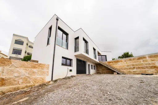 Moradia V3  moderna com piscina, vista de campo e excelente localização  Matas – Lourinhã