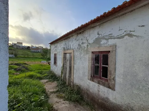 Moradia e 2 Armazéns em A-dos-Francos